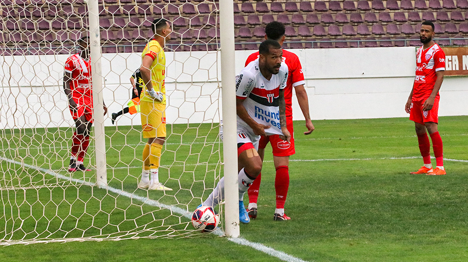 Com 2 jogadores a menos e golaço de Dudu, Botafogo vence o Velo Clube -  Botafogo Futebol SA