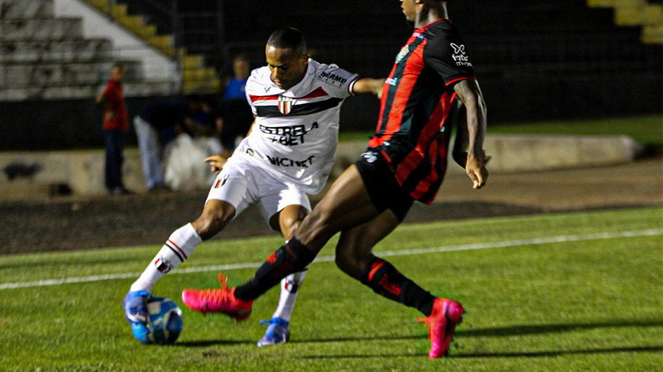 Botafogo perde no Santão, mas continua na zona de classificação